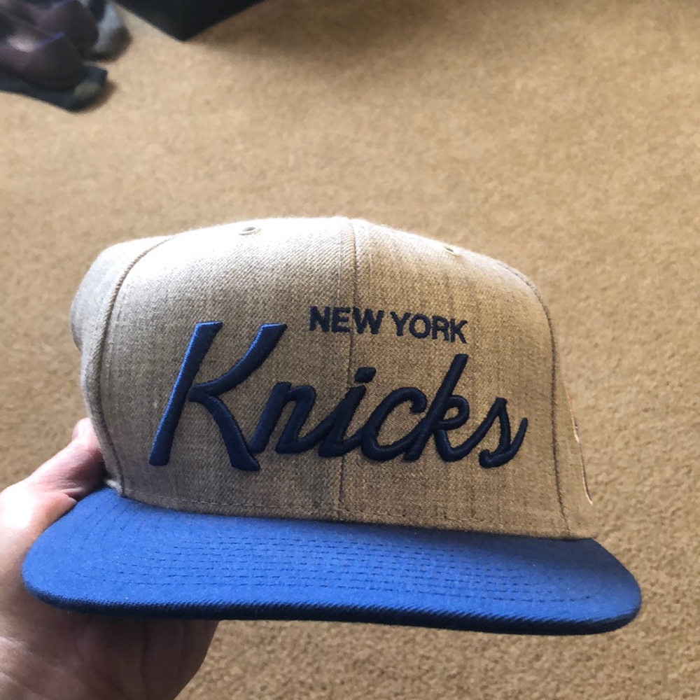 EUC flat bill, trucker style hat